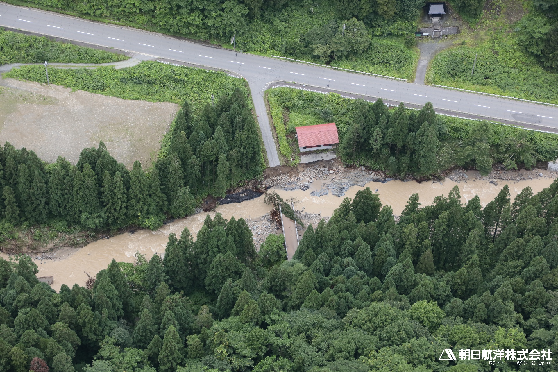 13A0273　米沢町入田沢　小樽川にかかる橋梁の崩壊と人家下の洗堀