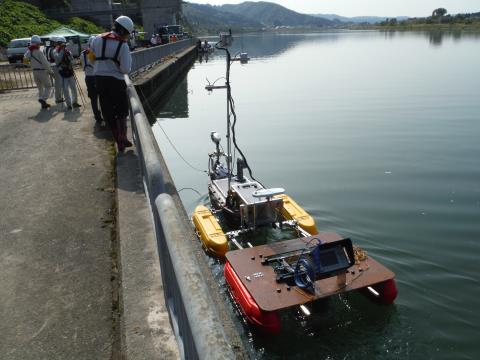 自動航行水上電磁波レーダー探査システム