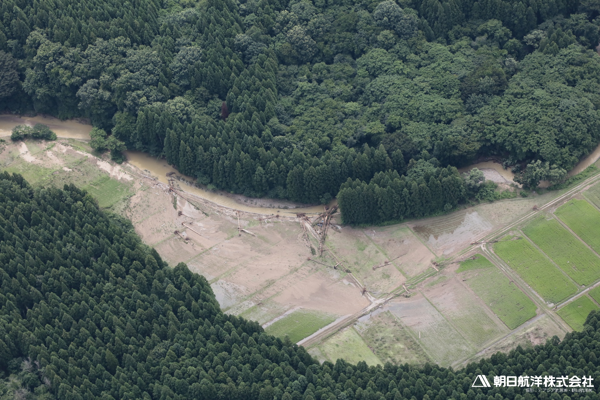 13A0753　　新潟県村上市布部地区（蔵川流域）農地へ氾濫し、土砂や流木が堆積