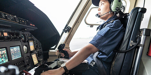 ヘリコプター認定操縦訓練生制度